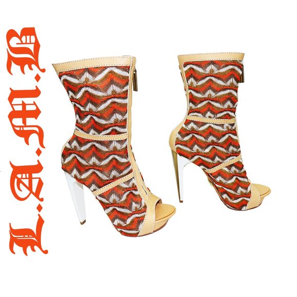 NEW L.A.M.B. by Gwen Stefani Knit Chevron Stripe KNIT Platform Booties Size 6 - Picture 1 of 9